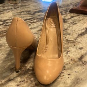 Tory Burch nude pumps